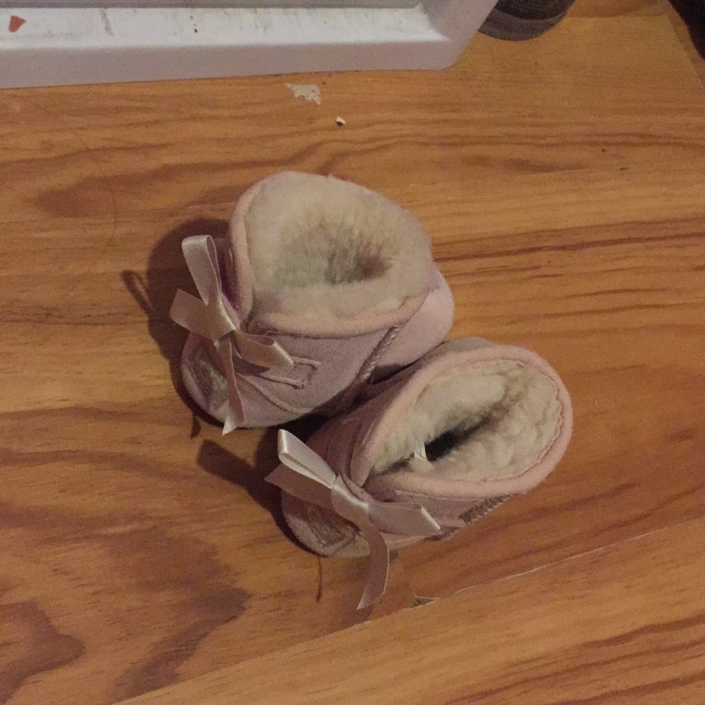 Baby uggs size 2/3